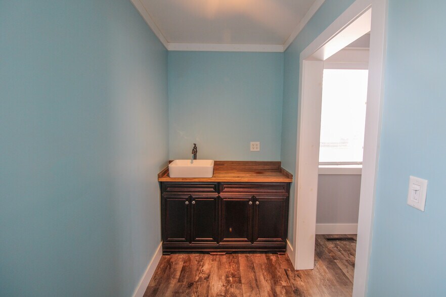 More Photos Of 1517 Allentown Rd, Lima Office For Sale