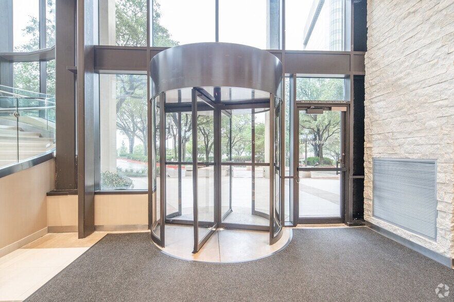 More Photos Of 290 E John Carpenter Fwy, Irving Office For Lease