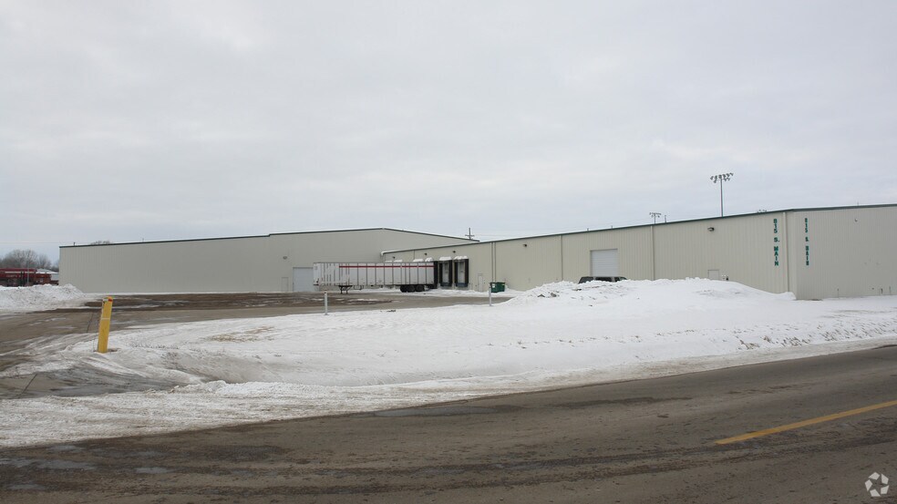 More Photos Of 505-515 S Main St, Fremont Warehouse For Lease