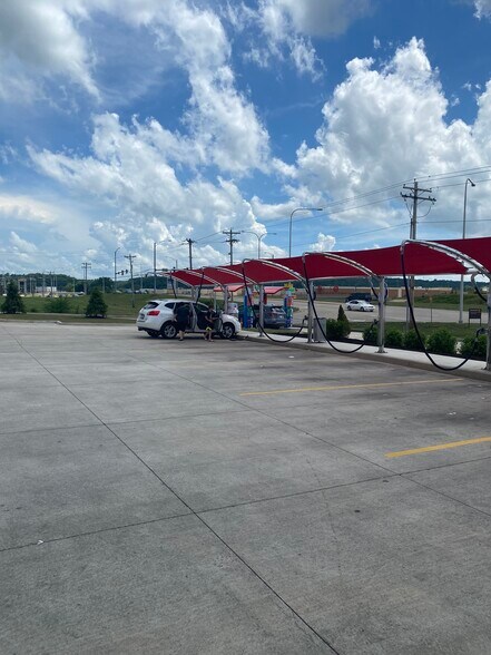 More Photos Of 540 W Camp St, East Peoria Carwash For Sale