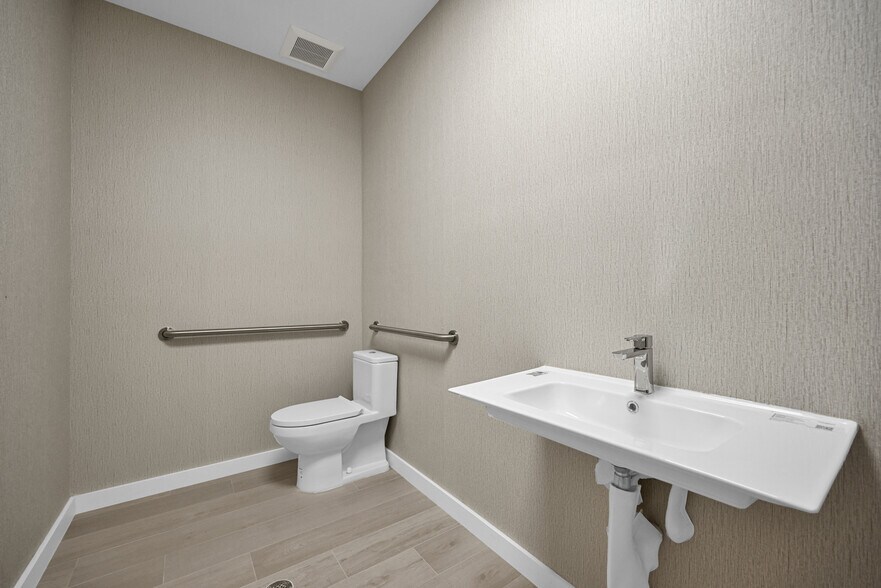 More Photos Of 221 NE 67th St, Miami Warehouse For Sale