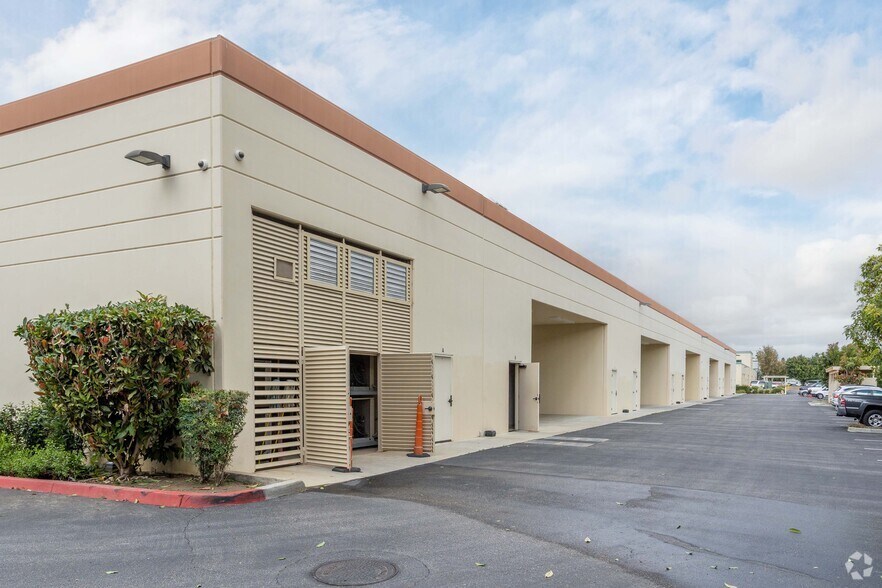 More Photos Of 930 Flynn Rd, Camarillo Warehouse For Lease