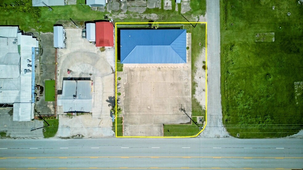 More Photos Of 8799 State Highway 35 N, Van Vleck Convenience Store For Sale