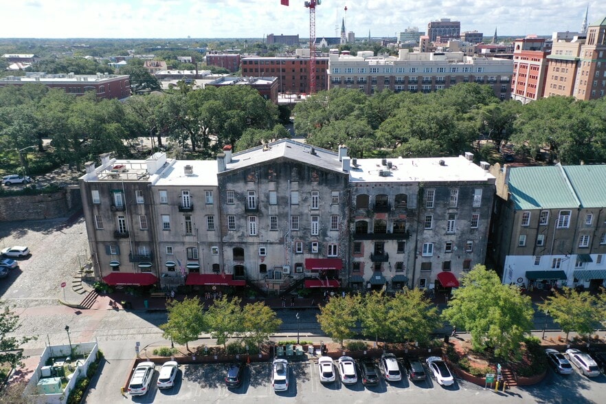 More Photos Of 215 E River St, Savannah Storefront Retail Residential For Lease