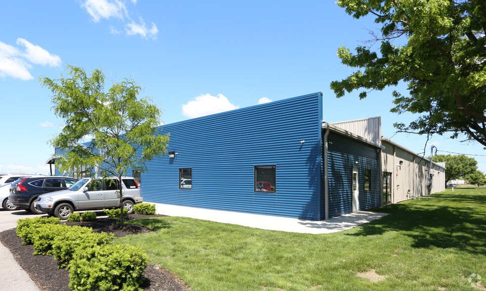 More Photos Of 310 N Yearling Rd, Columbus Showroom For Lease