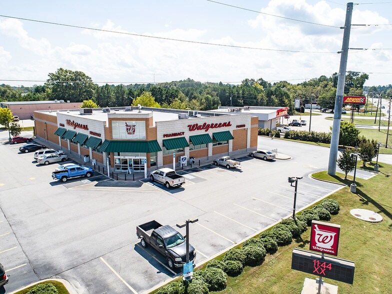 More Photos Of 668 Main St, Thomson Drugstore For Sale