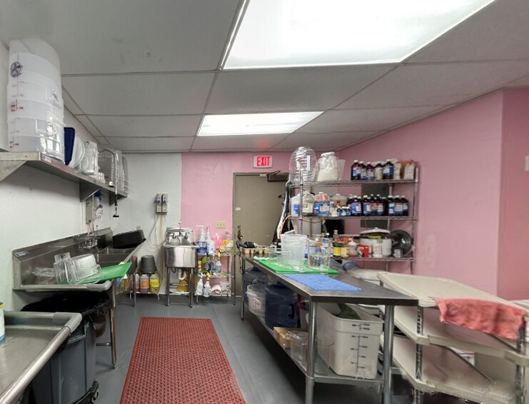 More Photos Of 13920 Foothill Blvd, Sylmar Storefront Retail Office For Lease