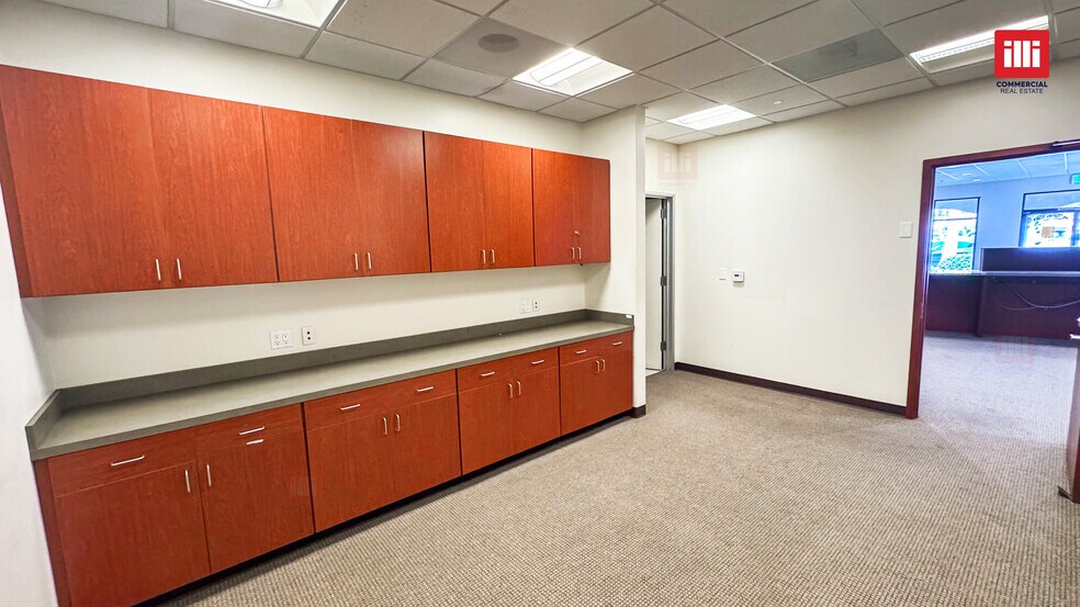 More Photos Of 1727 E Daily Dr, Camarillo Freestanding For Lease