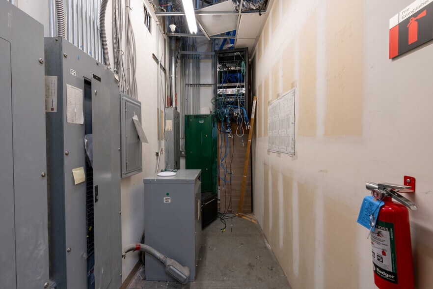 More Photos Of 2710 Media Center Dr, Los Angeles Research And Development For Lease