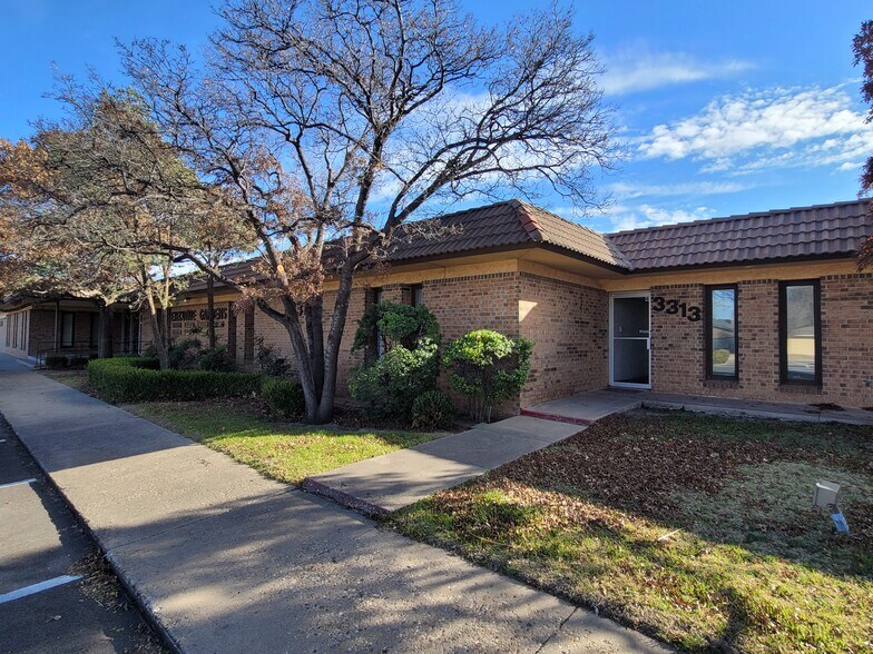 More Photos Of 3311-3313 81st St, Lubbock Medical For Lease