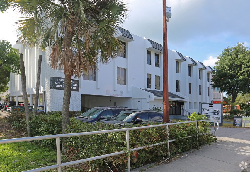 More Photos Of 11601 Biscayne Blvd, Miami Loft Creative Space For Lease