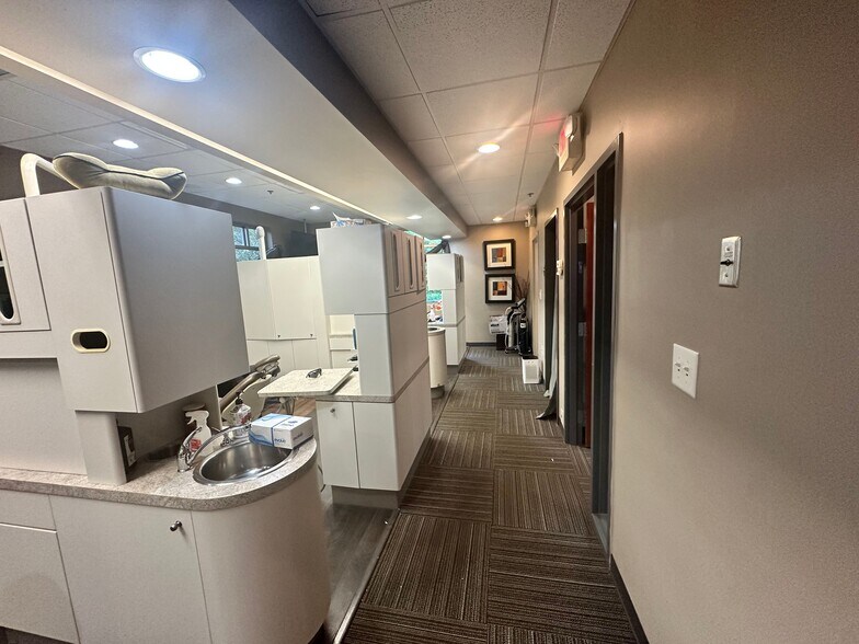 More Photos Of 342 N Main St, Alpharetta Office For Lease