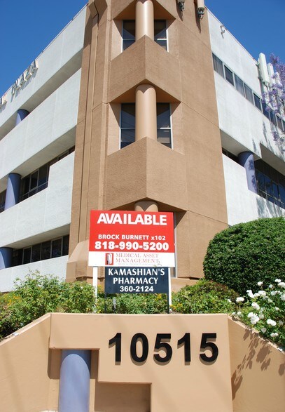 More Photos Of 10515 Balboa Blvd, Granada Hills Medical For Lease