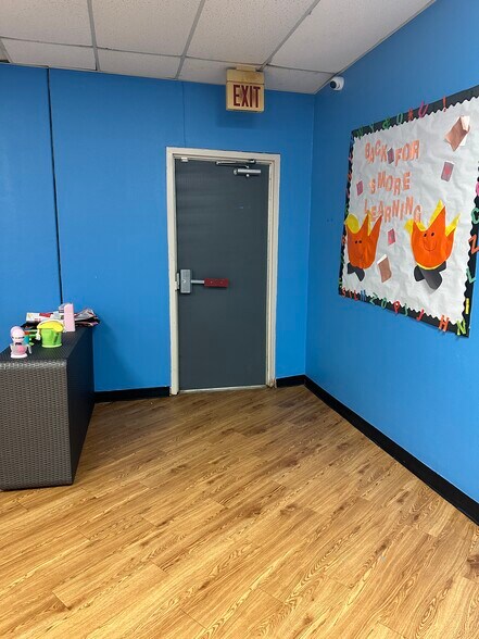 More Photos Of 5747-5757 Samuell Blvd, Dallas Unknown For Lease