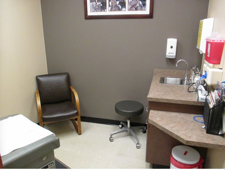 More Photos Of 1455 W Chandler Blvd, Chandler Medical For Lease