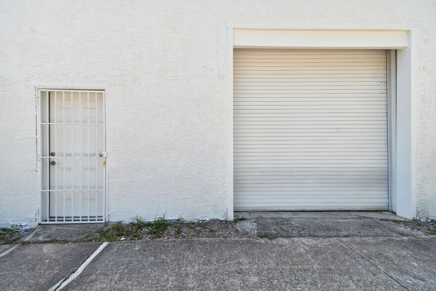 More Photos Of 1704 W Cherry St, Tampa Light Manufacturing For Sale