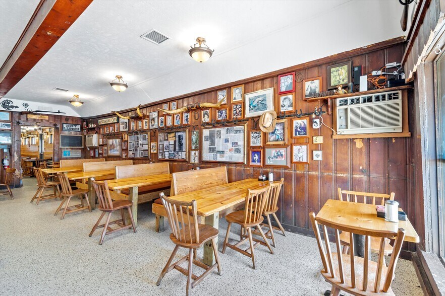 More Photos Of 110 W Bailey St, Ponder Restaurant For Sale