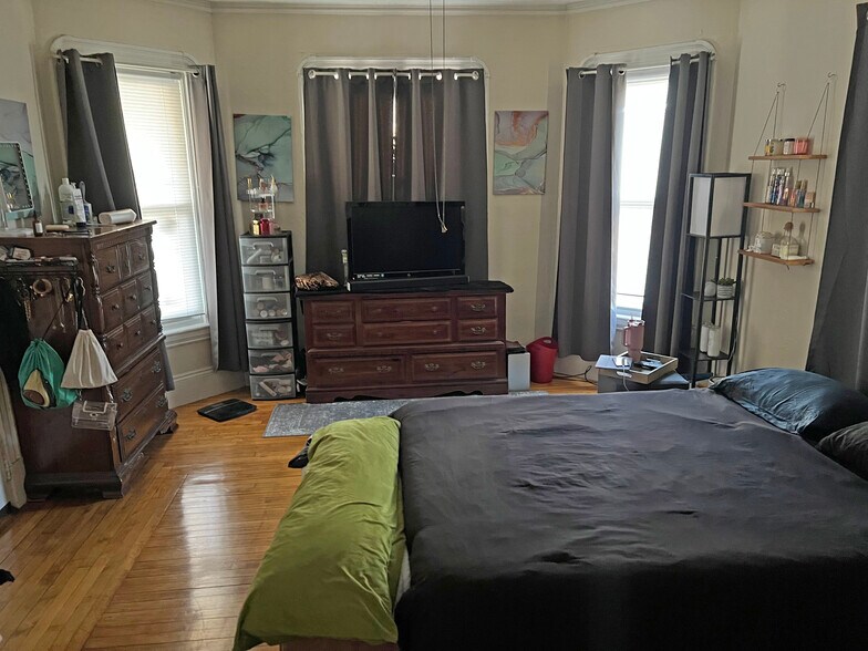 More Photos Of 127 Newbury St, Brockton Apartments For Sale