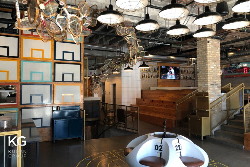 More Photos Of 312 W Chestnut St, Chicago Hotel For Lease