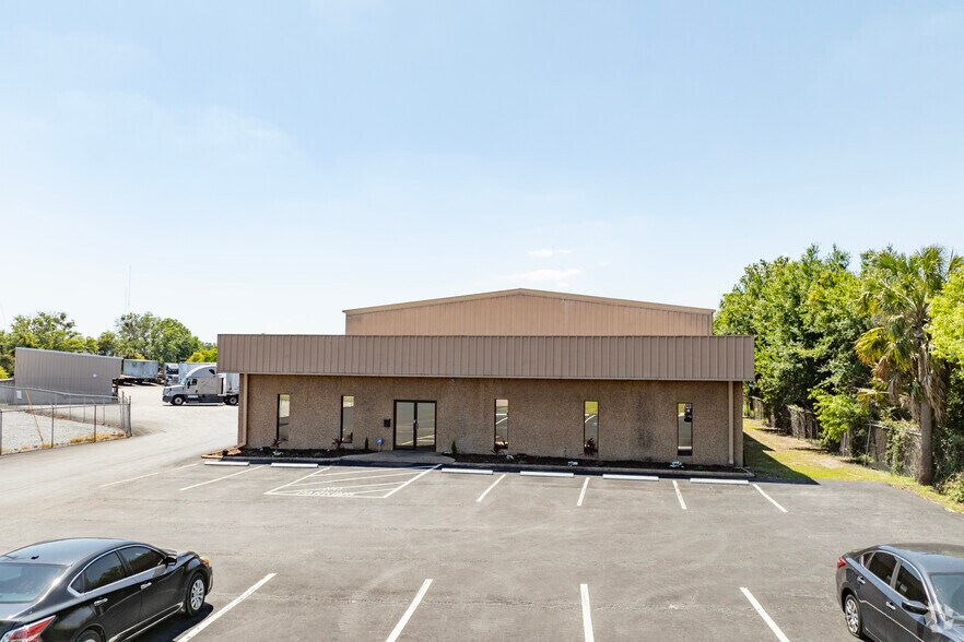 More Photos Of 101 Wayne Pl, Tampa Warehouse For Lease