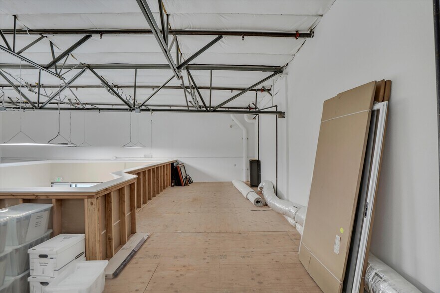 More Photos Of 5380 Gateway Plaza Dr, Benicia Industrial For Sale