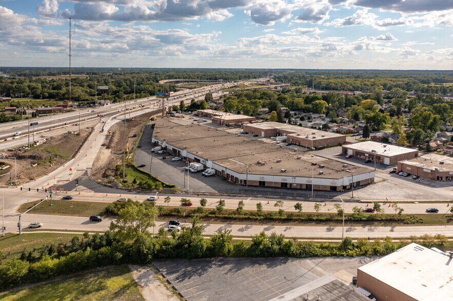 More Photos Of 14816-14836 S Campbell Ave, Posen Warehouse For Lease