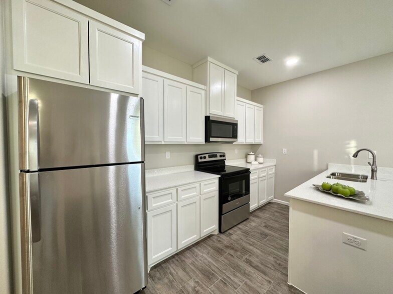 More Photos Of 1014 Starr St, Mercedes Apartments For Sale
