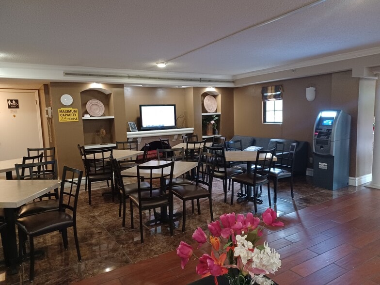 More Photos Of 7377 Six Flags Dr, Austell Hotel For Sale