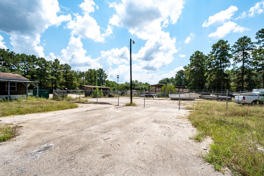More Photos Of 123 Business Park Dr, Willis Warehouse For Sale