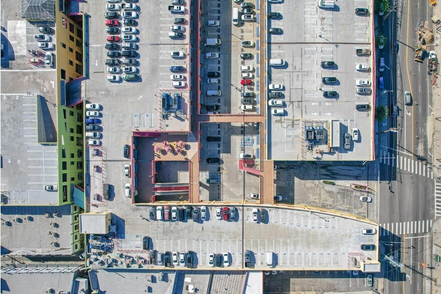 More Photos Of 1100 S San Pedro St, Los Angeles Storefront For Lease