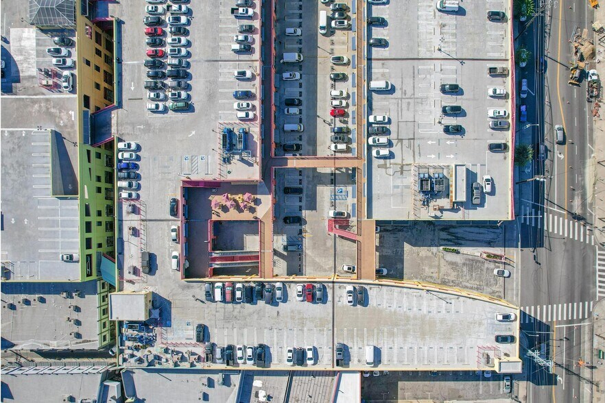 More Photos Of 1100 S San Pedro St, Los Angeles Storefront For Sale