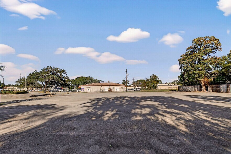 More Photos Of 9602 White Bluff Rd, Savannah Convenience Store For Sale