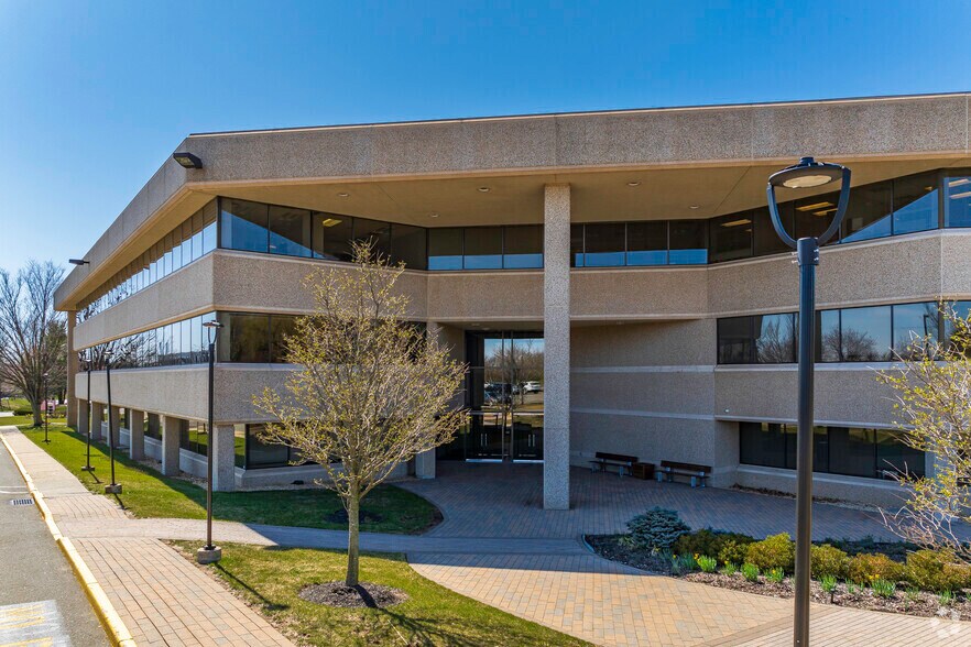 More Photos Of 123 Tice Blvd, Woodcliff Lake Office For Lease