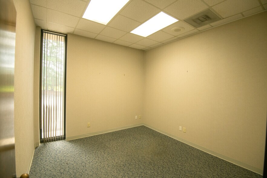 More Photos Of 1330 N Park St, Carrollton Medical For Lease