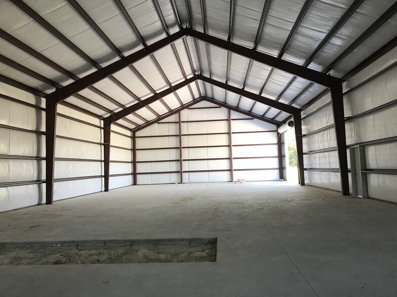 More Photos Of 8727 College St, Beaumont Warehouse For Lease