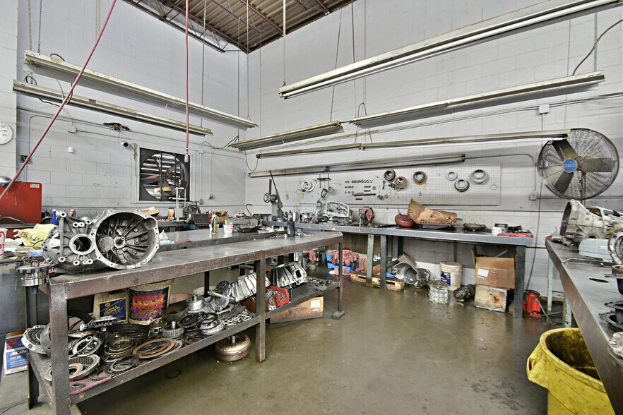 More Photos Of 5327 Clinton Hwy, Knoxville Auto Repair For Sale