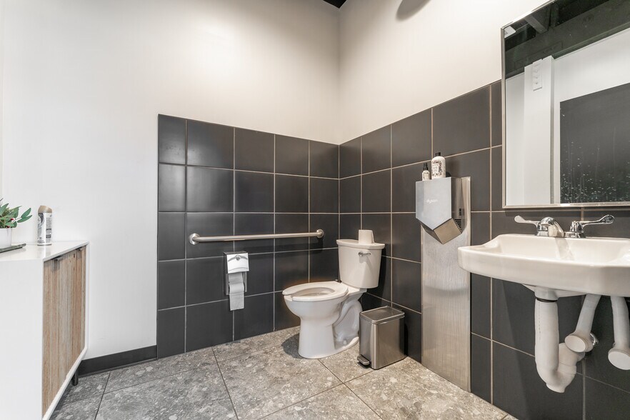 More Photos Of 1028 Virginia Ave, Indianapolis Office For Lease