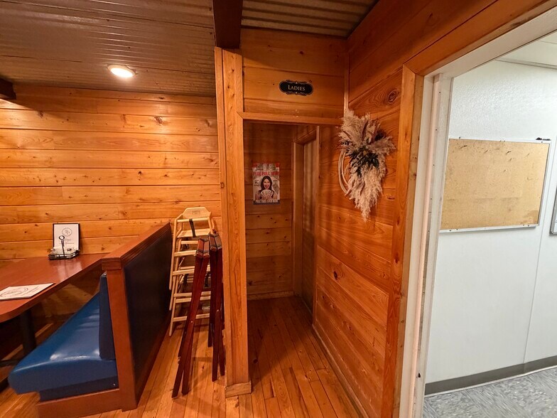 More Photos Of 617 S Washington St, New Paris Bar For Sale