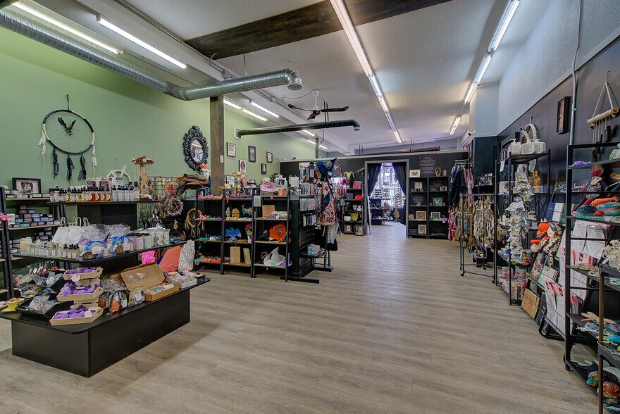 More Photos Of 5020 50 St, Sylvan Lake Storefront For Sale