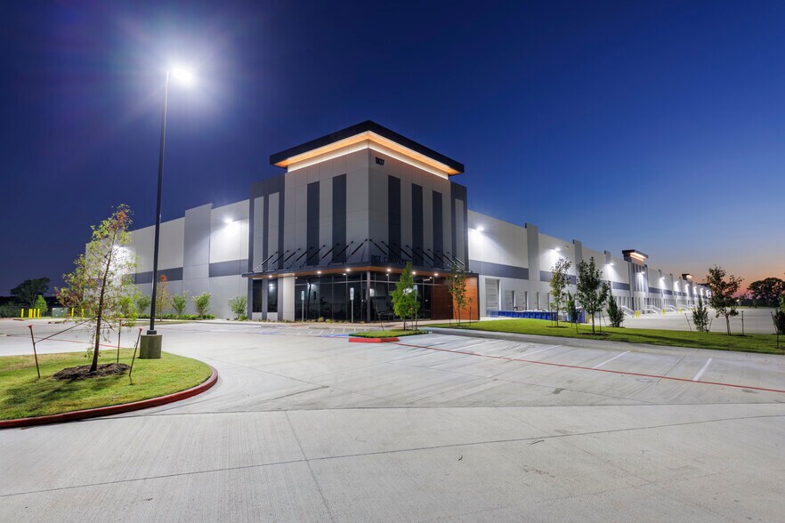Primary Photo Of 1107 Conveyor Ln, Dallas Unknown For Lease