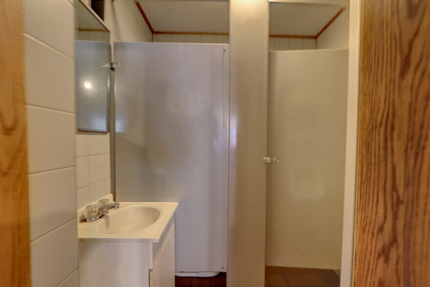 More Photos Of 14 E Main St, Waterloo Township Bar For Sale