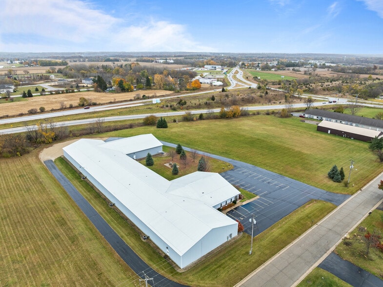 More Photos Of 130 Elizabeth Ln, Genoa City Industrial For Lease