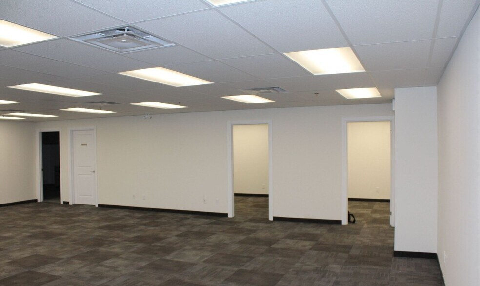 More Photos Of 375-377 Canarctic Dr, Toronto Warehouse For Lease