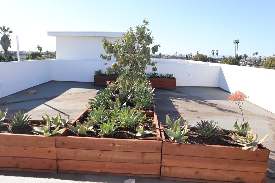 More Photos Of 4821 Compton Ave, Los Angeles Apartments For Sale