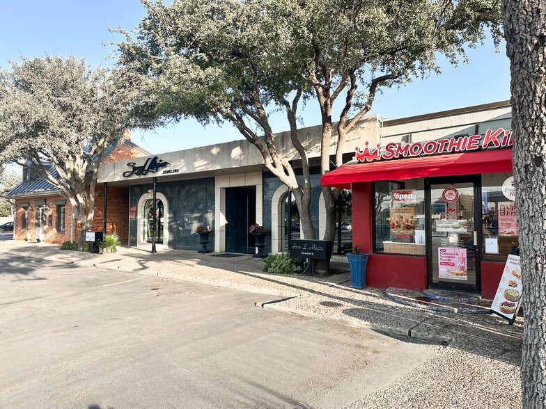 More Photos Of 2200 W Wadley Ave, Midland General Retail For Lease