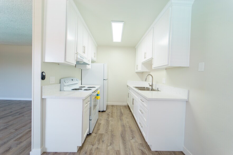 More Photos Of 12430 Oak Knoll Rd, Poway Apartments For Sale