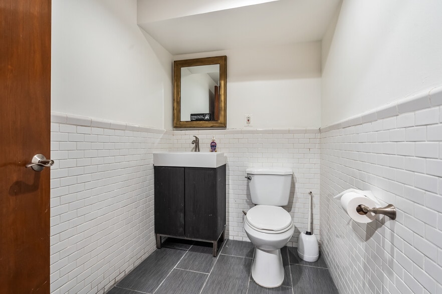 More Photos Of 1421 H St NE, Washington Restaurant For Sale