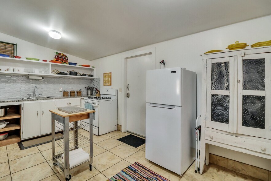 More Photos Of 8 E 41st St, Savannah Storefront Retail Residential For Sale