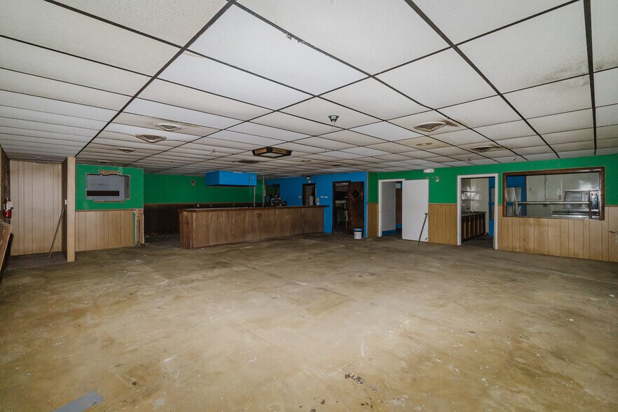 More Photos Of 1015 S Meridian Ave, Wichita Auto Repair For Sale