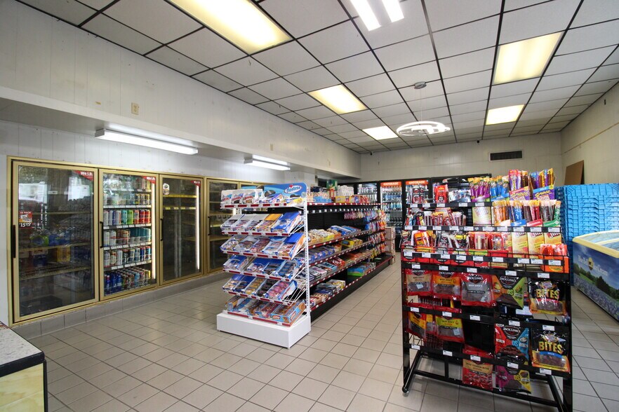 More Photos Of 1334 Thomasville Rd, Tallahassee Convenience Store For Lease